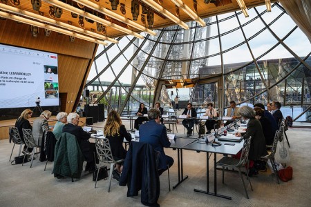 Comisión Mujeres y Ciencias en la Torre Eiffel
