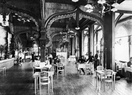 La salle de restaurant vers 1889-1890
