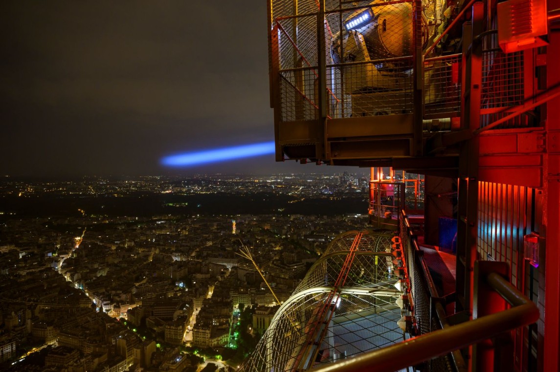 Photo prise au 5ème étage de la tour Eiffel de nuit
